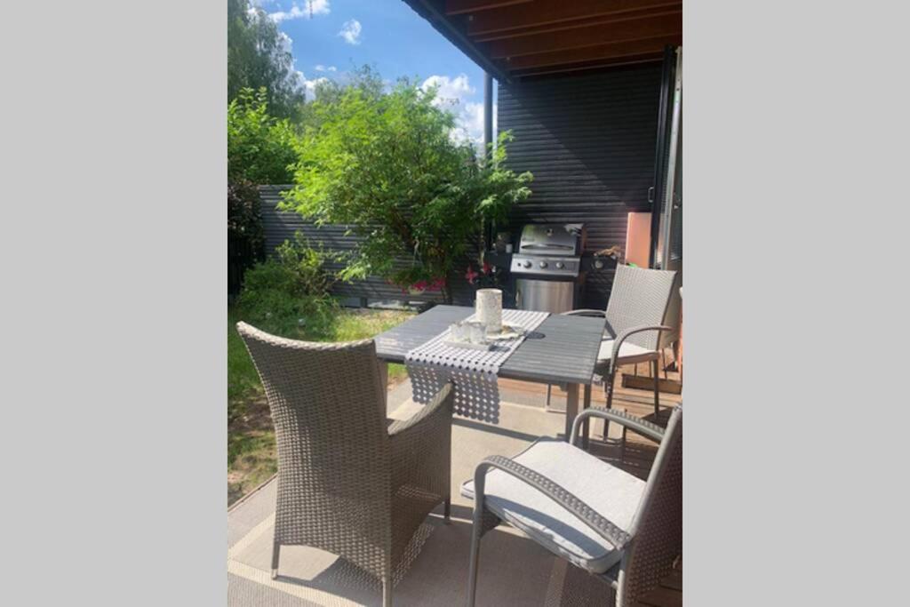 Luxus House With Sauna Nearby Airport Apartment วานตา ภายนอก รูปภาพ